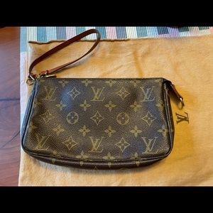 - Louis Vuitton Pochette.